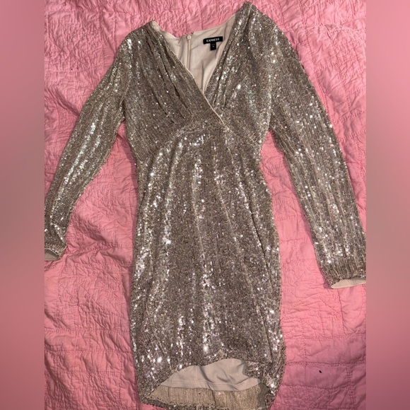 EXPRESS BEIGE SILVER SEQUIN FAUX WRAP MINI DRESS - Picture 3 of 9